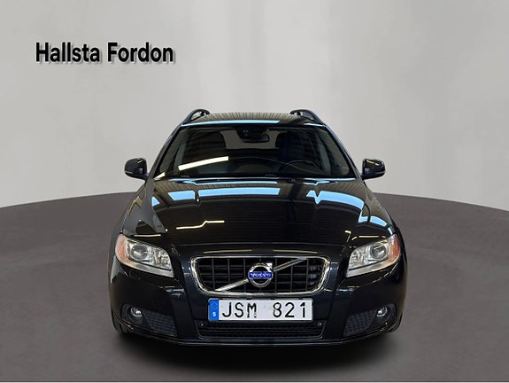 Volvo V70 2 of 19