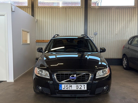 Volvo V70 2 of 19