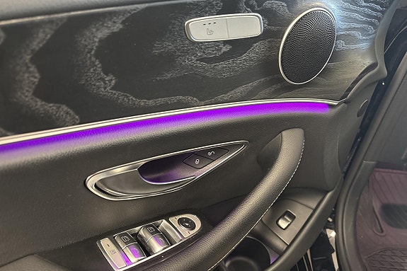 Mercedes-Benz E300 de 19 of 23
