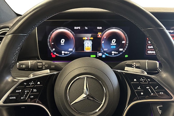 Mercedes-Benz E300 de 14 of 23