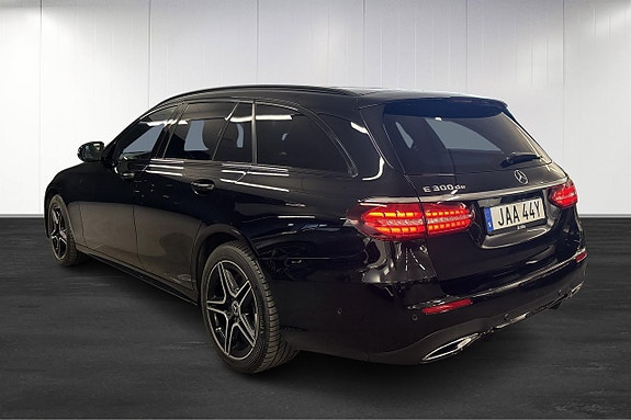 Mercedes-Benz E300 de 3 of 23