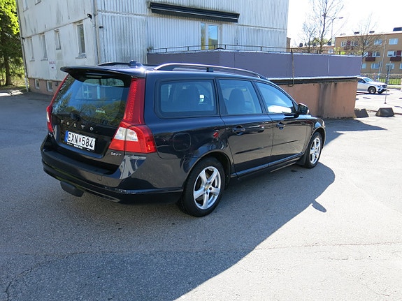 Volvo V70 4 of 5