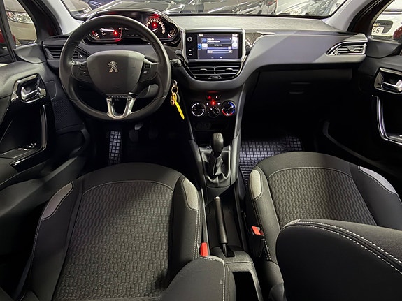 Peugeot 208 12 of 18