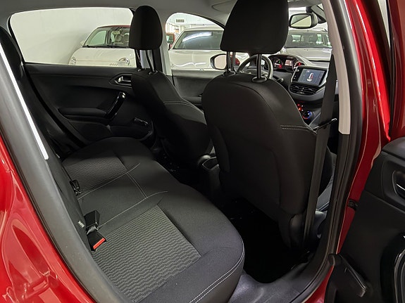 Peugeot 208 17 of 18