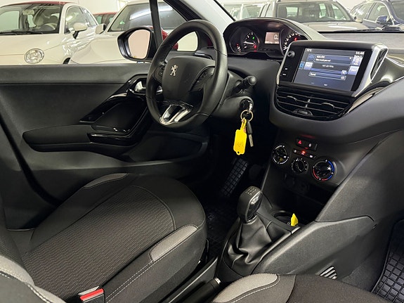 Peugeot 208 11 of 18