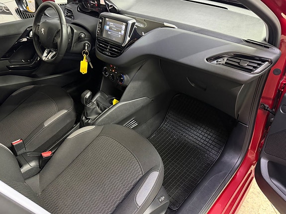 Peugeot 208 14 of 18