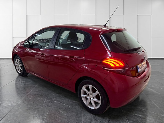 Peugeot 208 7 of 18