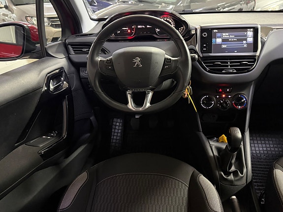 Peugeot 208 13 of 18