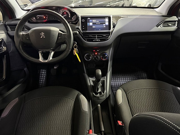 Peugeot 208 10 of 18