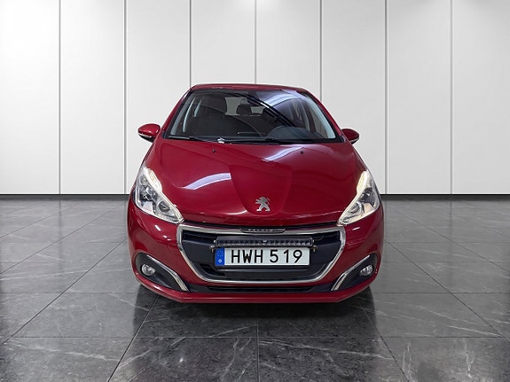 Peugeot 208 2 of 5
