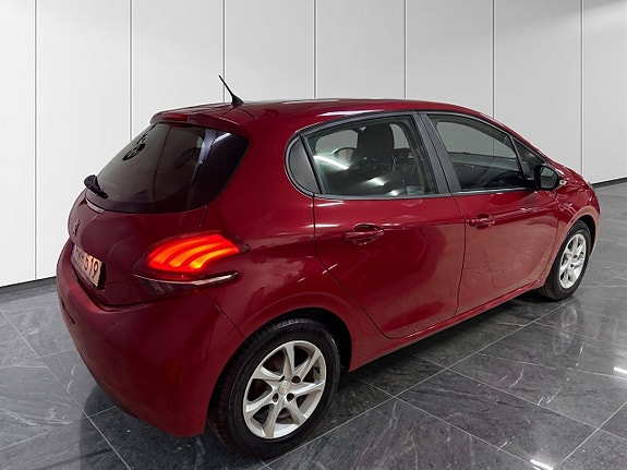 Peugeot 208 4 of 5