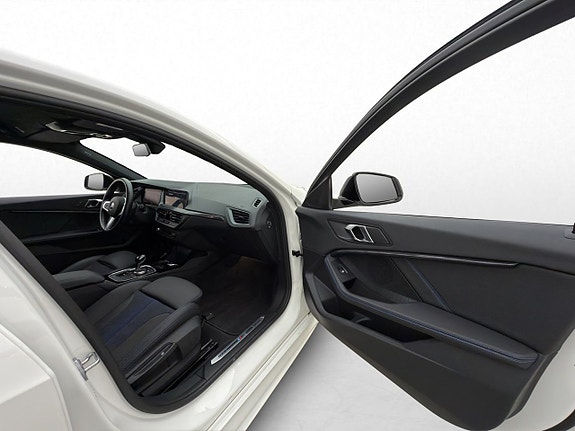 BMW 118i 25 of 30