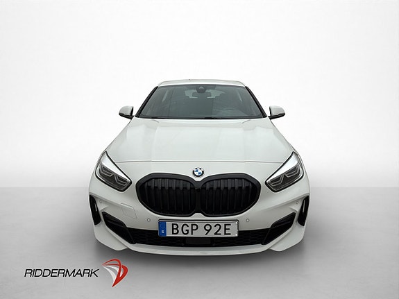 BMW 118i 2 of 5