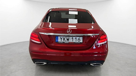 Mercedes-Benz E220 3 of 5