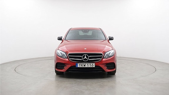 Mercedes-Benz E220 2 of 5