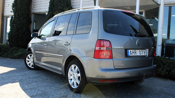Volkswagen Touran 4 of 5