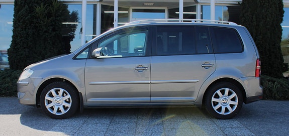 Volkswagen Touran 3 of 5