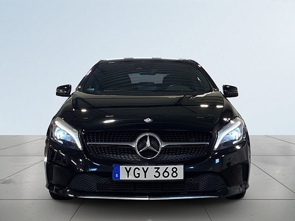 Mercedes-Benz A200 d 2 of 20