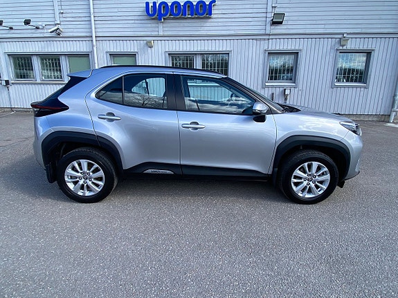Toyota Yaris Cross 4 of 24
