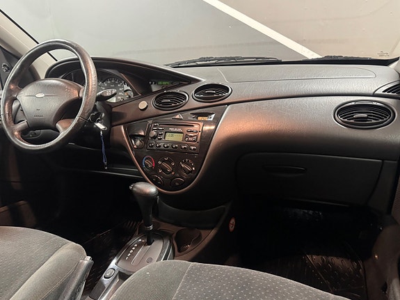 Ford Focus 9 of 15