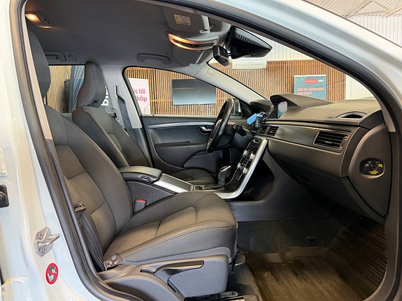 Volvo XC70 10 of 29
