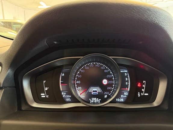 Volvo XC70 24 of 29