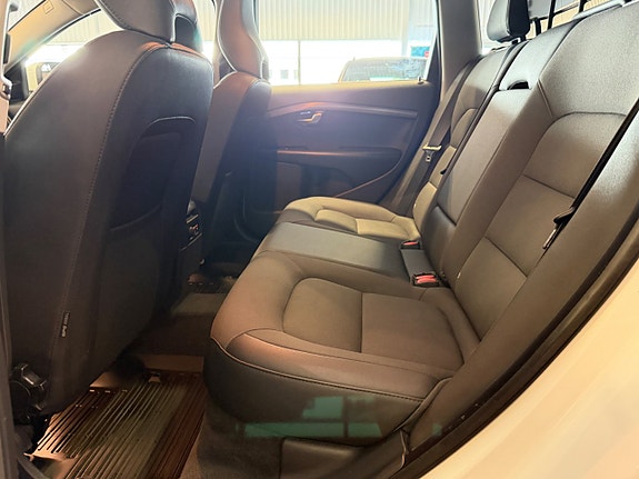 Volvo XC70 16 of 29
