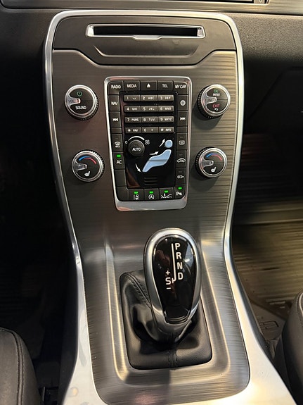 Volvo XC70 26 of 29