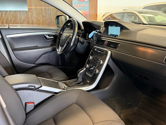 Volvo XC70 11 of 29