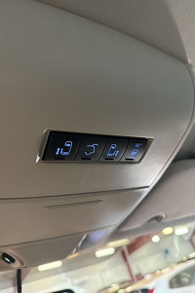 Chrysler Town & Country 16 of 16