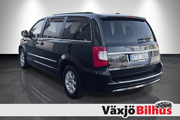 Chrysler Town & Country 2 of 16