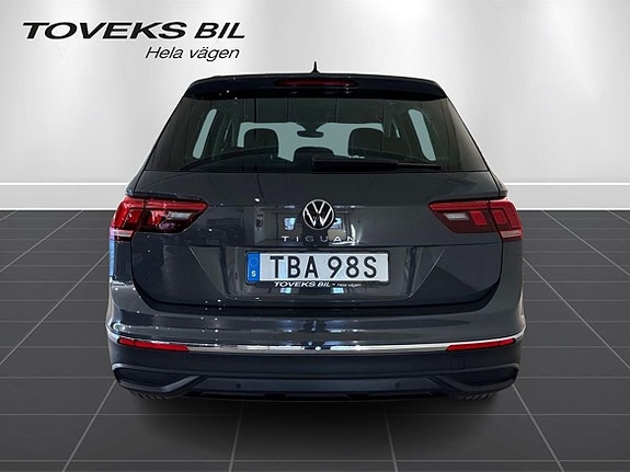 Volkswagen Tiguan 2 of 5