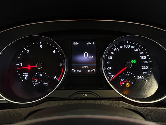 Volkswagen Passat 26 of 30