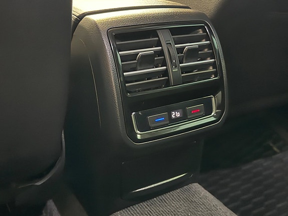 Volkswagen Passat 18 of 30