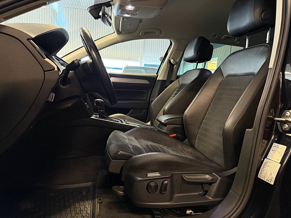 Volkswagen Passat 23 of 30