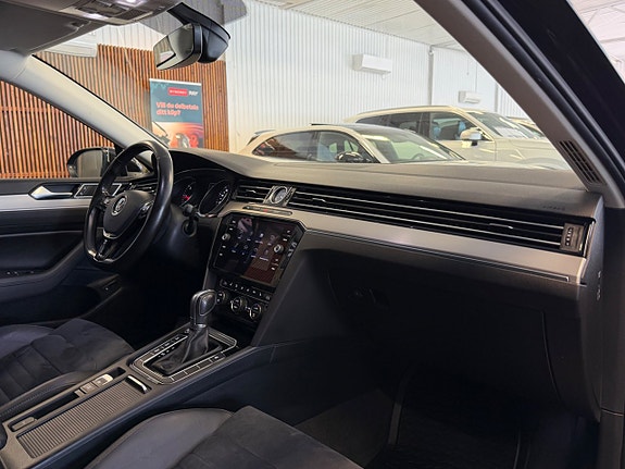 Volkswagen Passat 10 of 30
