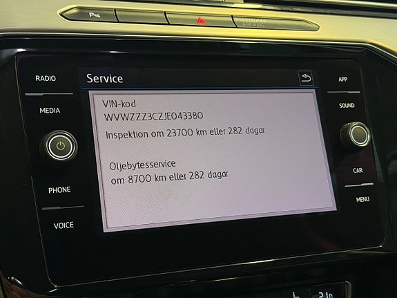 Volkswagen Passat 30 of 30