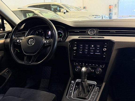 Volkswagen Passat 19 of 30