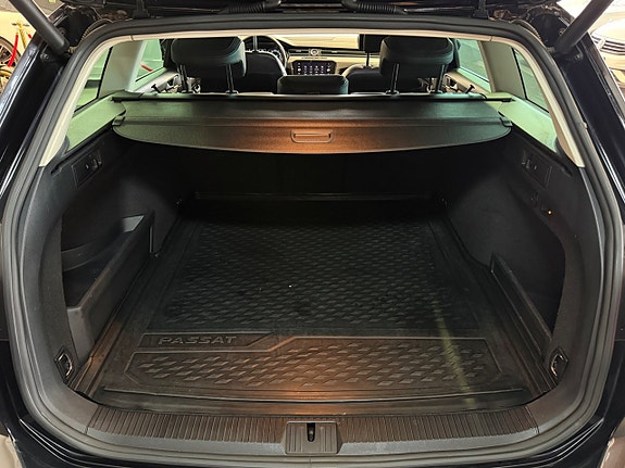 Volkswagen Passat 12 of 30