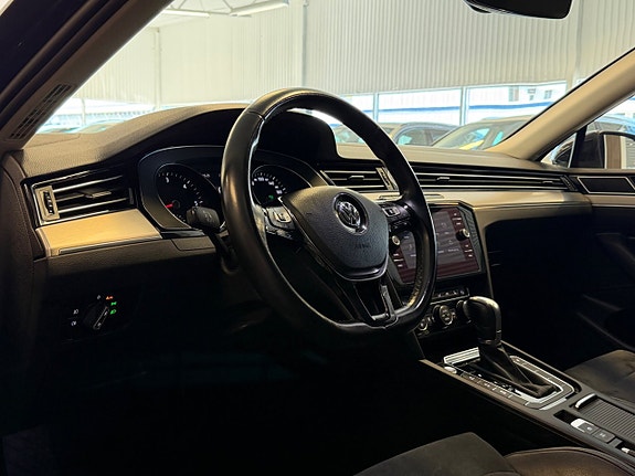 Volkswagen Passat 22 of 30