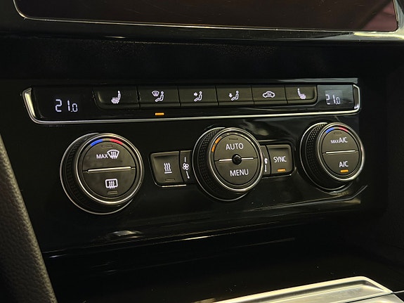 Volkswagen Passat 28 of 30