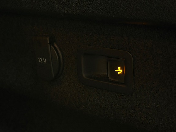 Volkswagen Passat 13 of 30