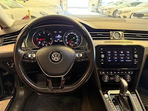 Volkswagen Passat 25 of 30