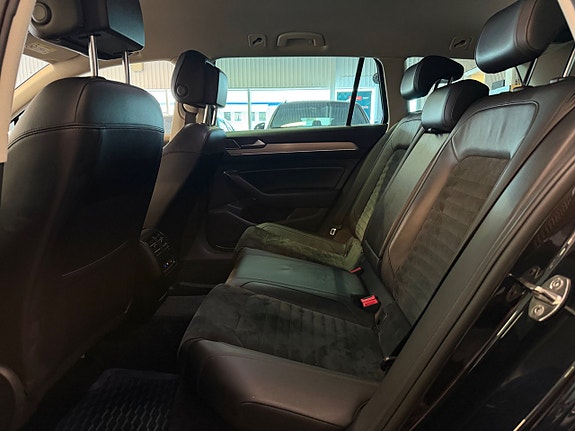 Volkswagen Passat 17 of 30