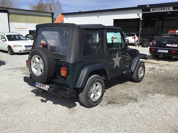Jeep Wrangler 15 of 30