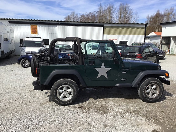 Jeep Wrangler 18 of 30