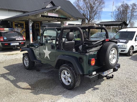 Jeep Wrangler 12 of 30
