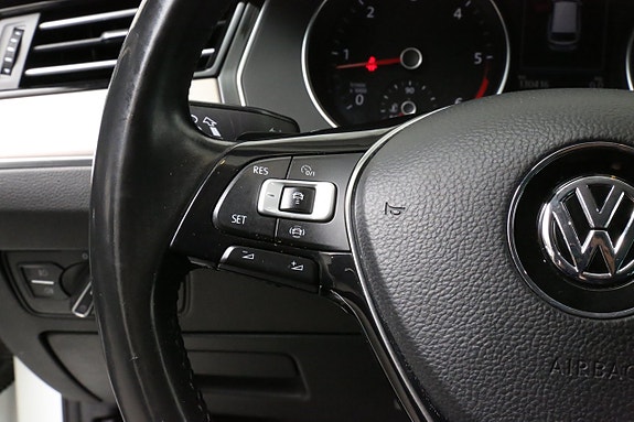 Volkswagen Passat 14 of 27
