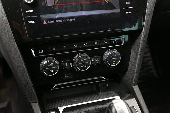 Volkswagen Passat 20 of 27