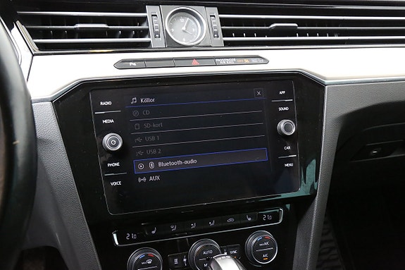 Volkswagen Passat 18 of 27